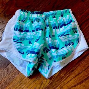Girls Nike shorts GUC! Size small